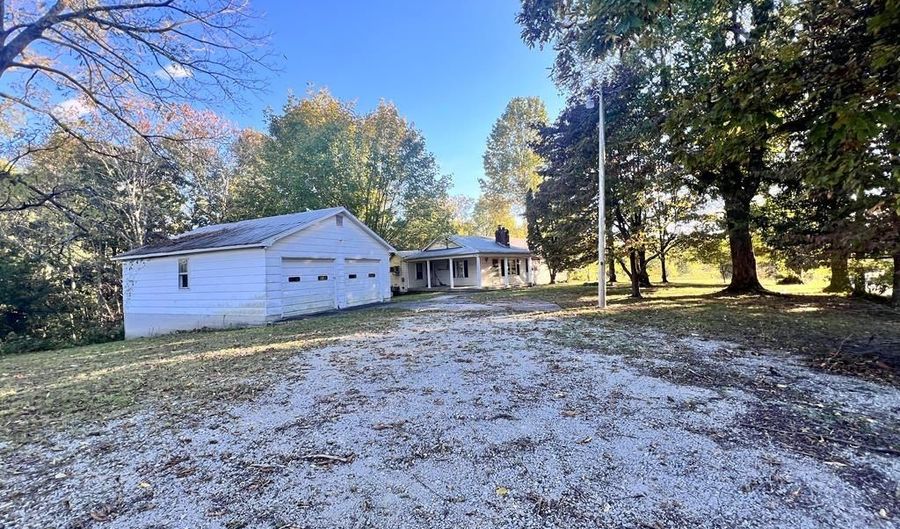 512 Maddux Ridge Rd, Baxter, TN 38544 - 3 Beds, 2 Bath