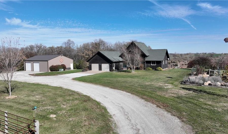 1208 County Highway S71 Hwy, Knoxville, IA 50138 - 3 Beds, 2 Bath