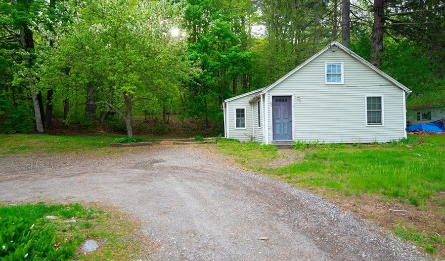 85 Valley Rd, Barre, MA 01005 - 2 Beds, 1 Bath
