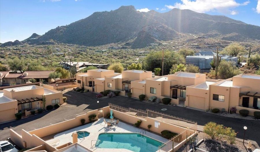 37222 N TOM DARLINGTON Dr 1, Carefree, AZ 85377 - 2 Beds, 2 Bath