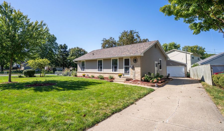 1206 3rd Ave SE, Altoona, IA 50009 - 3 Beds, 1 Bath