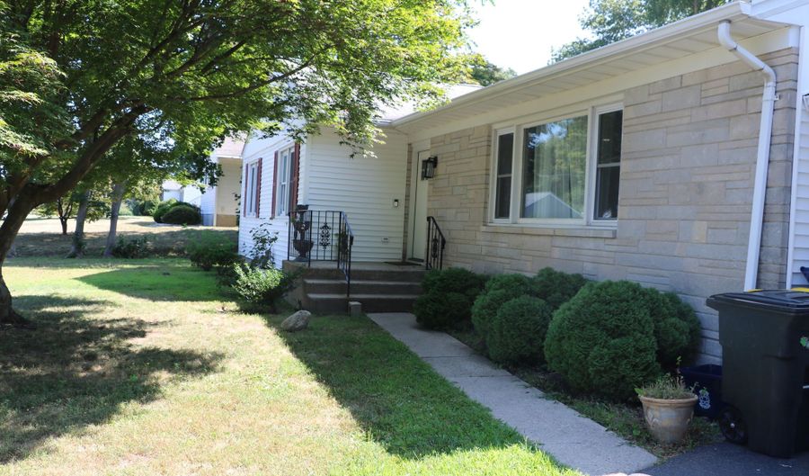 6 Greenfield Dr, Ansonia, CT 06401 - 3 Beds, 3 Bath