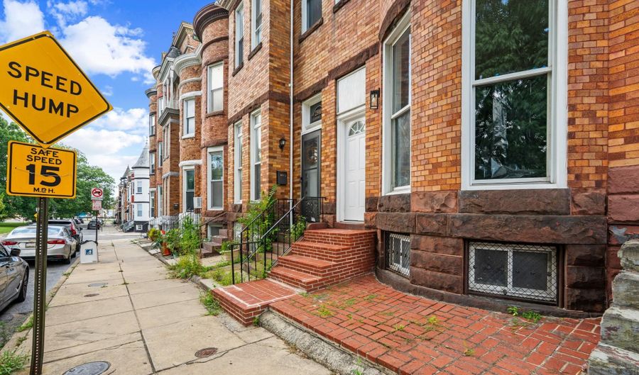 2912 AUCHENTOROLY Ter, Baltimore, MD 21217 - 3 Beds, 3 Bath