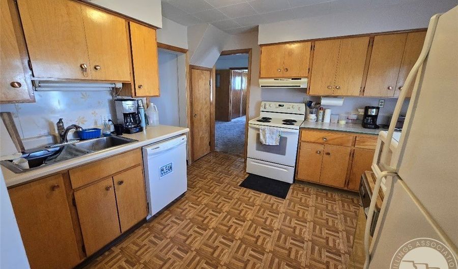 507 S Monroe St, Baker, MT 59313 - 4 Beds, 2 Bath