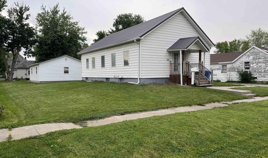 321 3rd Ave E, Albia, IA 52531 - 3 Beds, 2 Bath