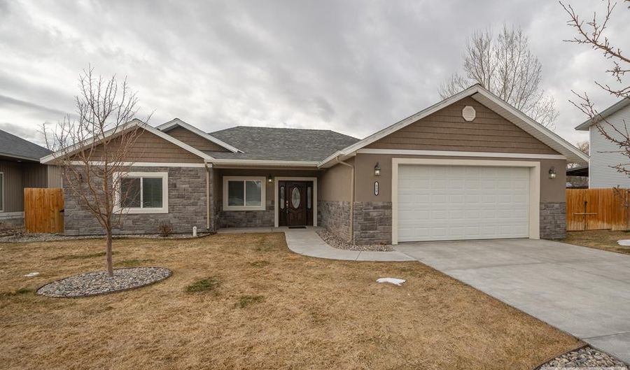 830 Matchpoint Dr, Ammon, ID 83406 - 3 Beds, 3 Bath