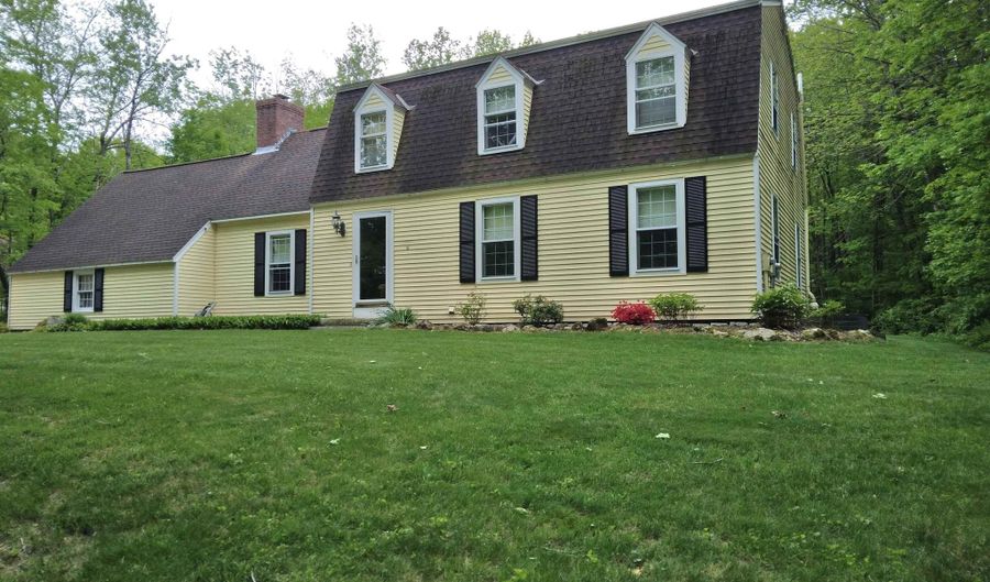 40 Lindahl Rd, Bedford, NH 03110 - 4 Beds, 3 Bath