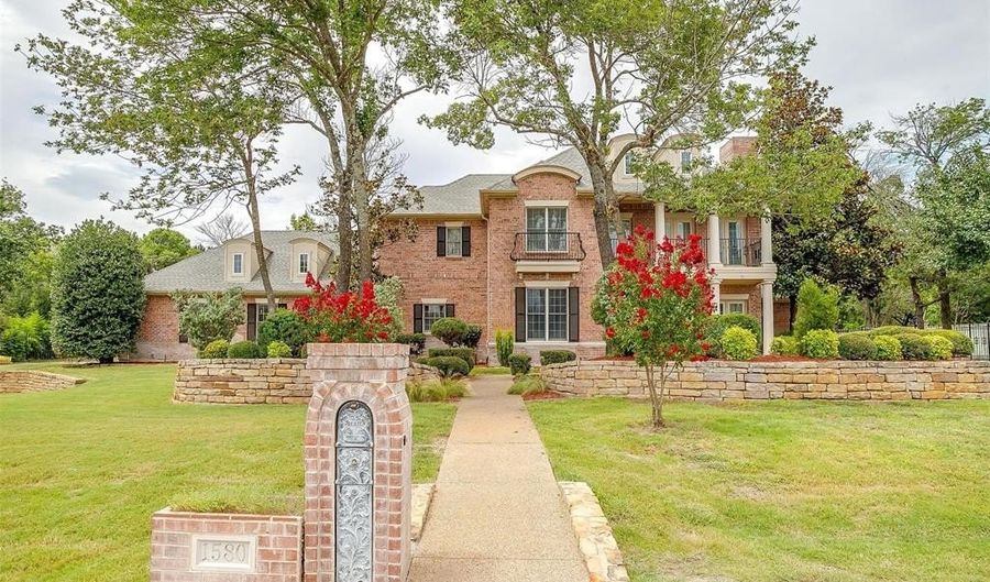 1580 Hunterglenn Dr, Aledo, TX 76008 - 5 Beds, 4 Bath