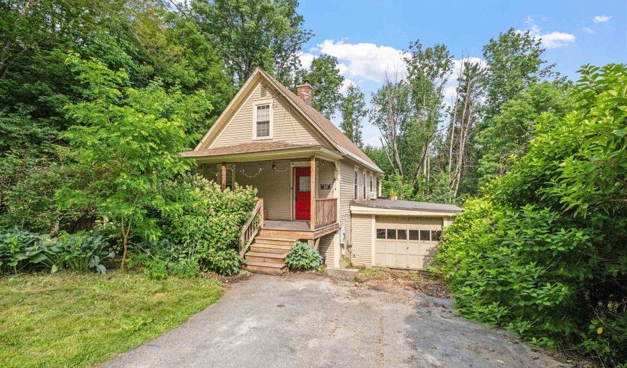 206 Lewis Hill Rd, Bethlehem, NH 03574 - 2 Beds, 2 Bath
