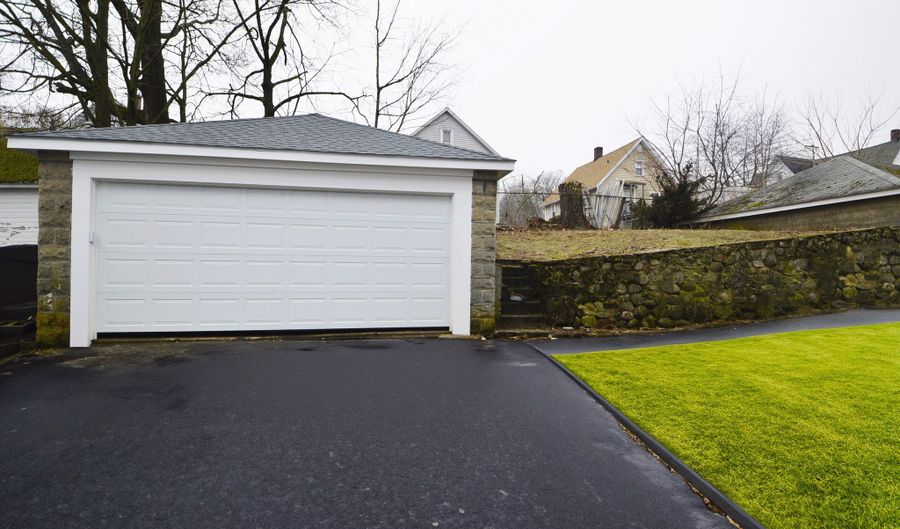 21 Nichols St, Ansonia, CT 06401 - 4 Beds, 2 Bath