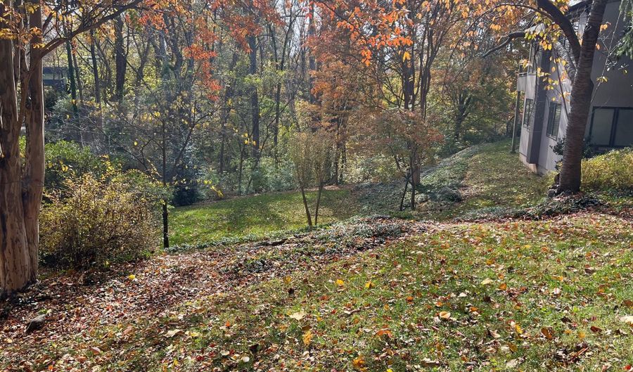 5651 BENT BRANCH Rd, Bethesda, MD 20816 - 5 Beds, 4 Bath