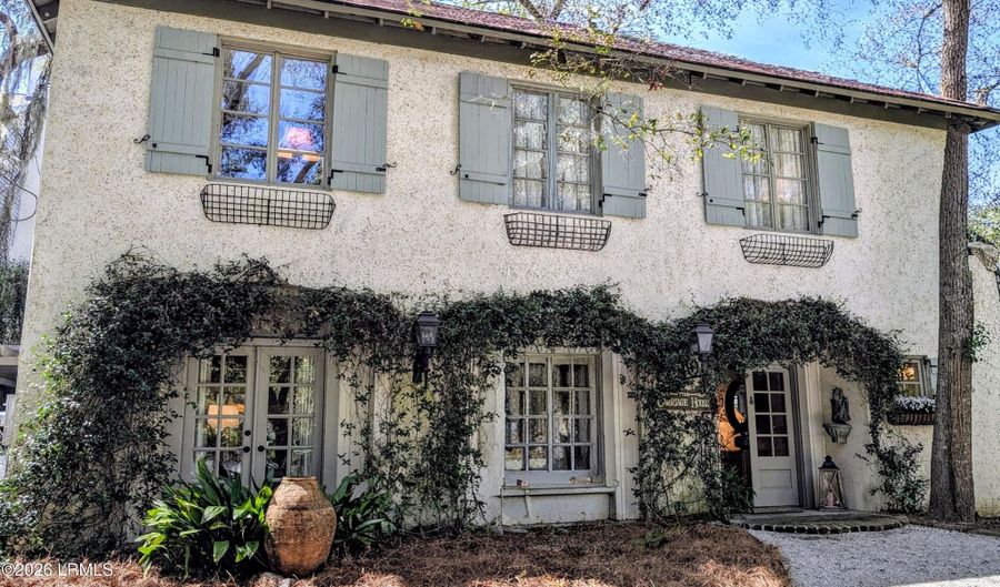 23 Waterside Dr, Beaufort, SC 29907 - 2 Beds, 2 Bath