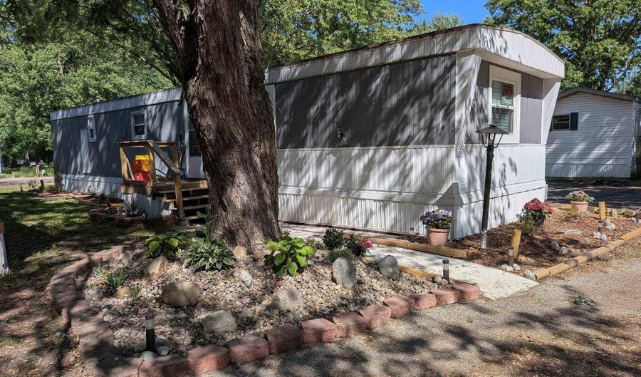315 Linwood Ave, Alma, MI 48801 - 2 Beds, 1 Bath