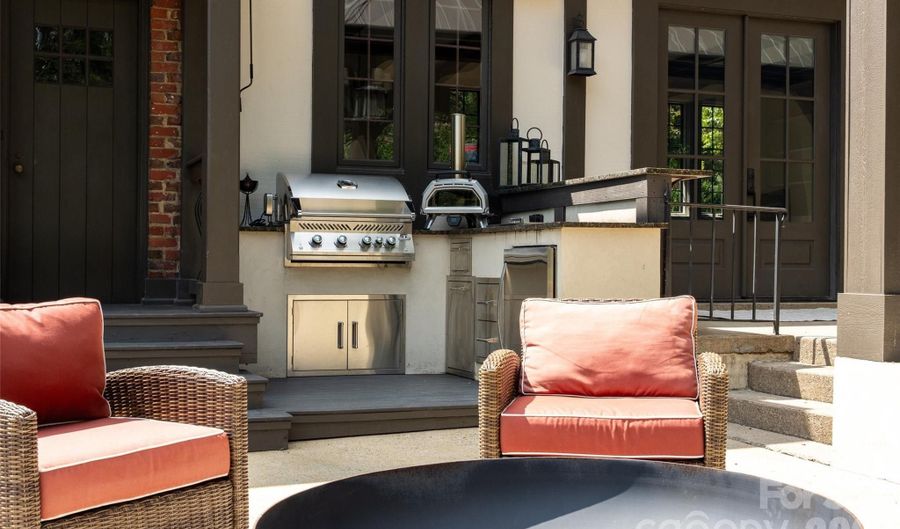 72 Windsor Rd, Asheville, NC 28804 - 5 Beds, 5 Bath