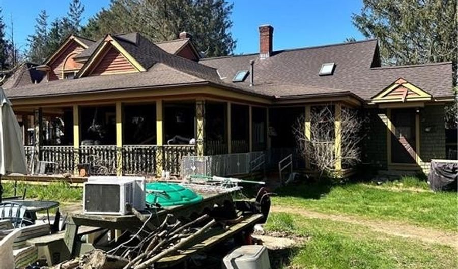 21 Luther Rd, Foster, RI 02825 - 6 Beds, 2 Bath