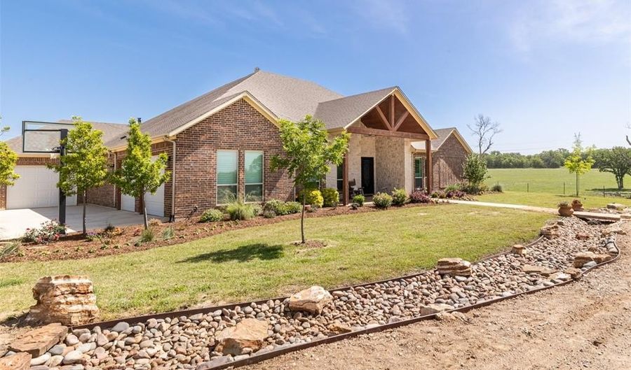 1466 County Road 1270, Alvord, TX 76225 - 3 Beds, 4 Bath