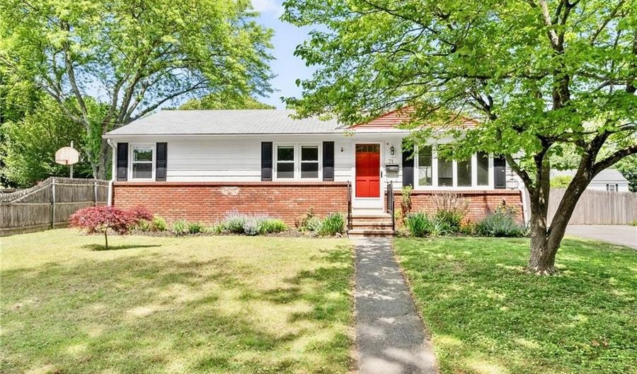71 Plymouth St, Cranston, RI 02920 - 3 Beds, 1 Bath