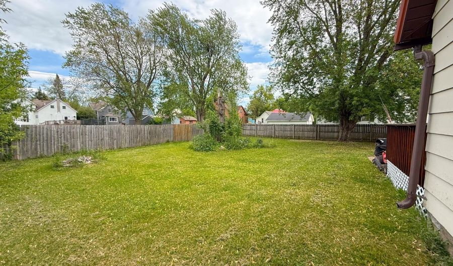 1325 EDISON St, Antigo, WI 54409 - 2 Beds, 1 Bath