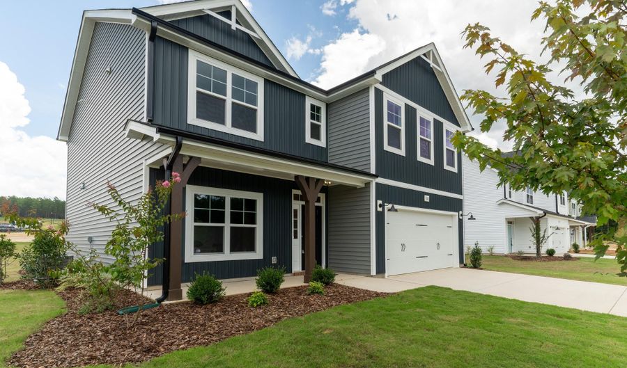301 Glassmine Trl 48, Aberdeen, NC 28315 - 5 Beds, 3 Bath