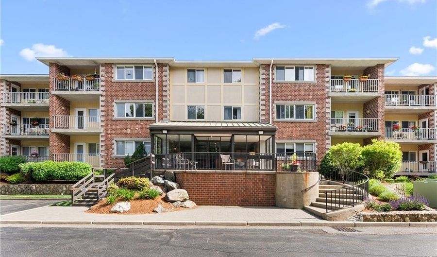 30 Argyle Ave 206, East Providence, RI 02915 - 2 Beds, 2 Bath