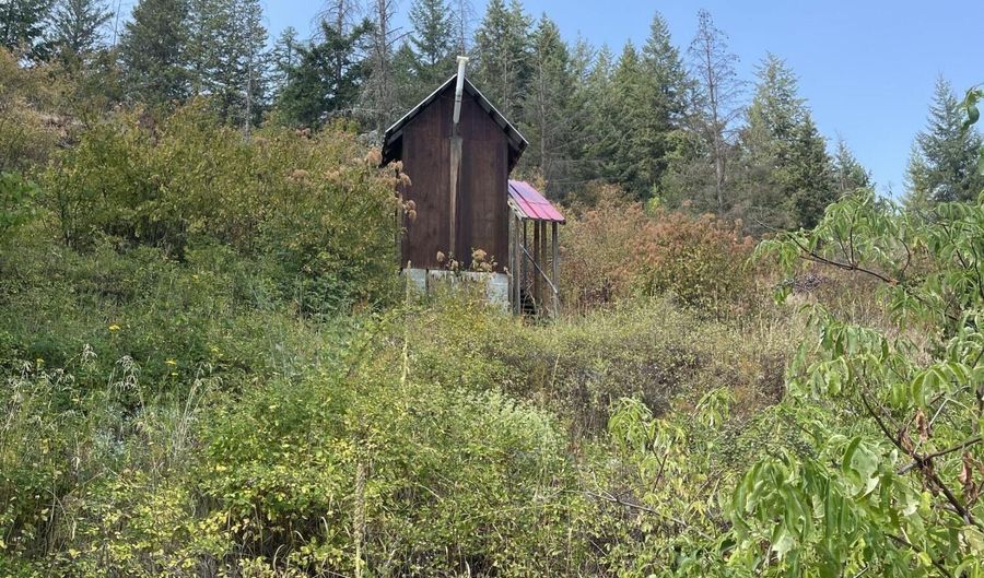 18432 Westside Rd, Bonners Ferry, ID 83805 - 1 Beds, 2 Bath