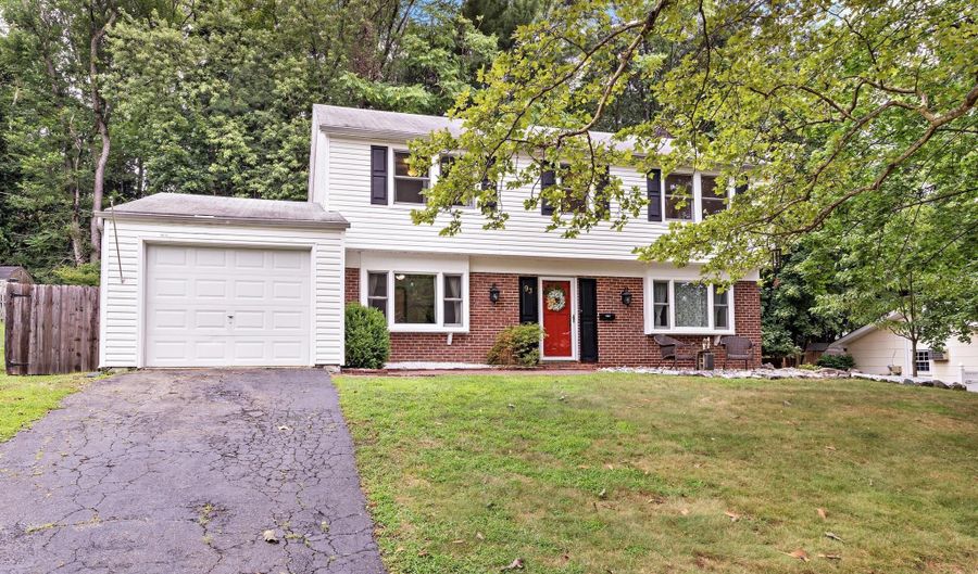 93 Idlebrook Ln, Aberdeen, NJ 07747 - 4 Beds, 3 Bath