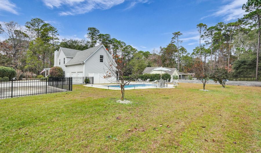 56 Wade Hampton Dr, Beaufort, SC 29907 - 5 Beds, 4 Bath