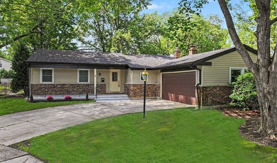 1704 S Highland Ave, Arlington Heights, IL 60005 - 3 Beds, 3 Bath