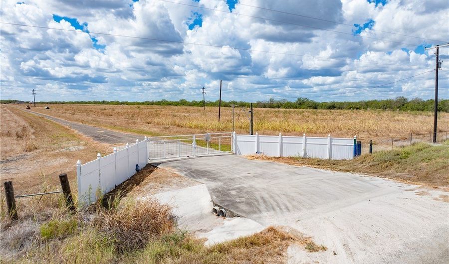 1777 County Road 170, Alice, TX 78332 - 3 Beds, 4 Bath