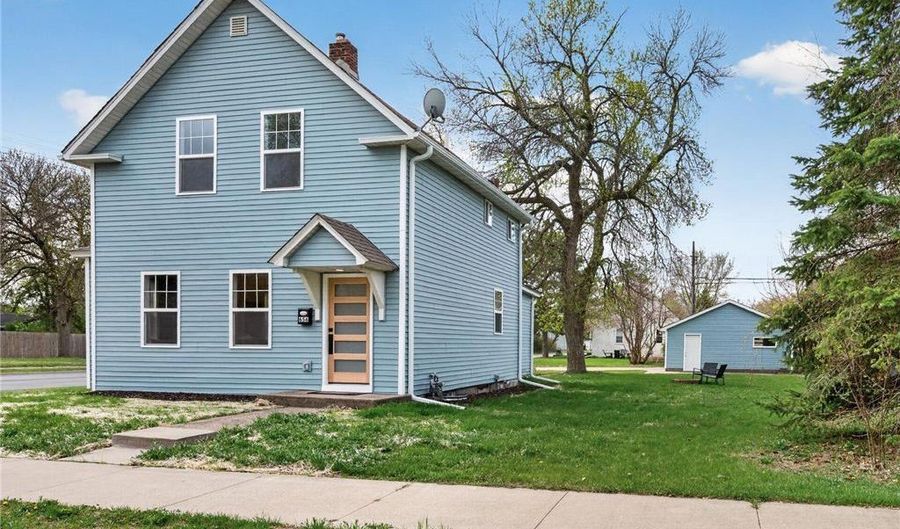 656 Madison St, Anoka, MN 55303 - 3 Beds, 2 Bath