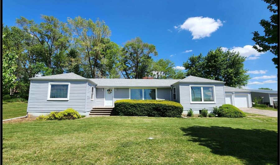 55864 Olive St, Atlantic, IA 50022 - 2 Beds, 2 Bath
