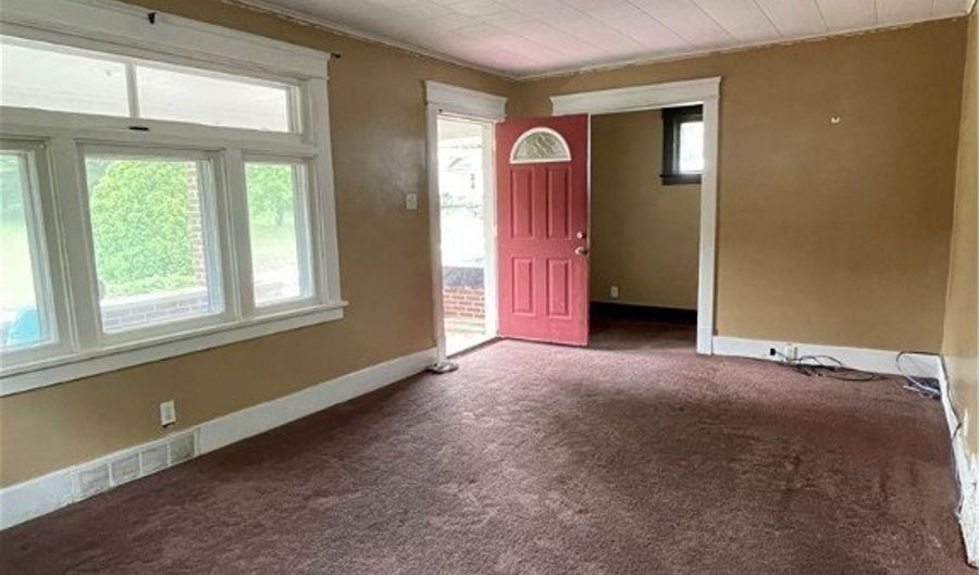 653 Mcgrath St, Alliance, OH 44601 - 3 Beds, 2 Bath