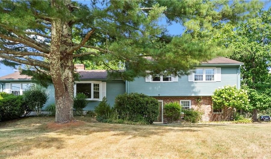5 Fishing Cove Rd, North Kingstown, RI 02852 - 4 Beds, 3 Bath