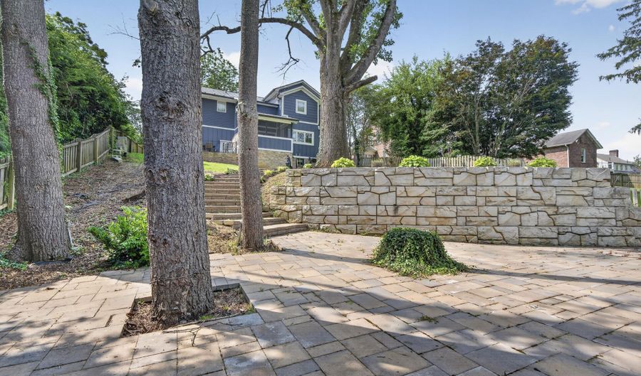 175 NE Stonewall Hts, Abingdon, VA 24210 - 4 Beds, 4 Bath