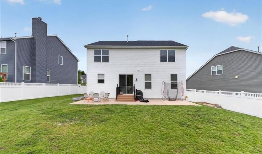 2137 Henley Woods Dr, Arnold, MO 63010 - 5 Beds, 4 Bath