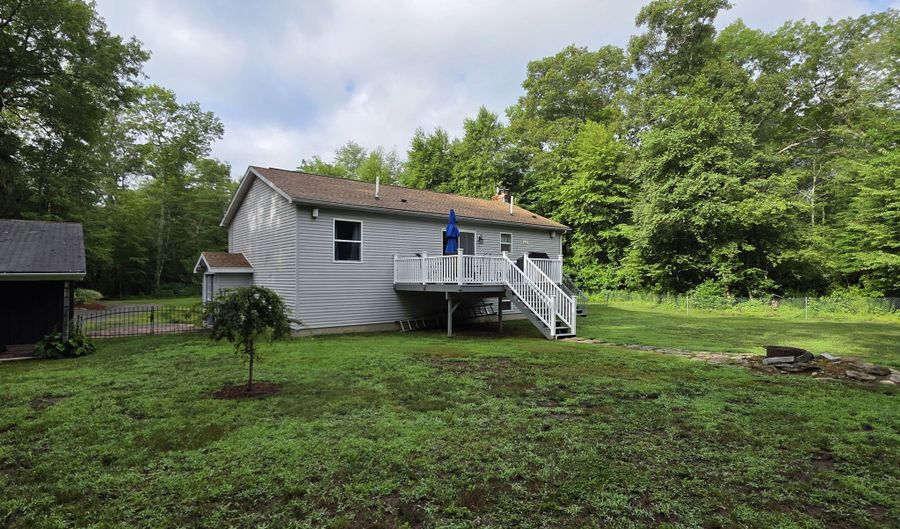 29 Bingham Rd, Canterbury, CT 06331 - 3 Beds, 2 Bath