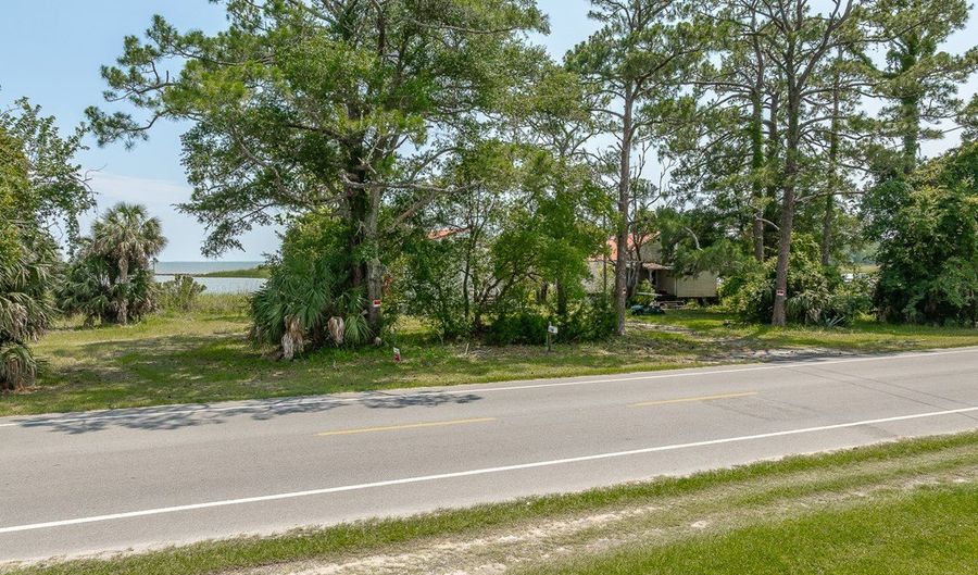 434 Highway 98, Apalachicola, FL 32320 - 3 Beds, 2 Bath