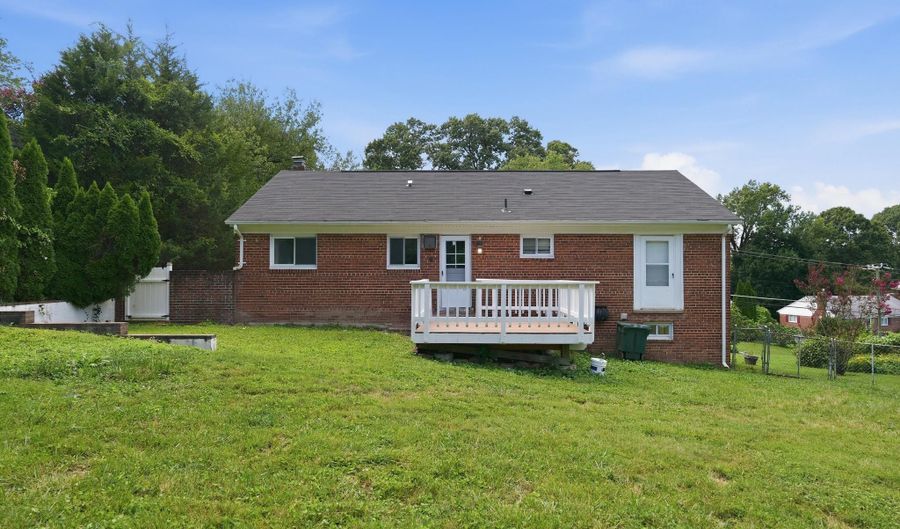 3805 OLIVER Ave, Annandale, VA 22003 - 5 Beds, 3 Bath