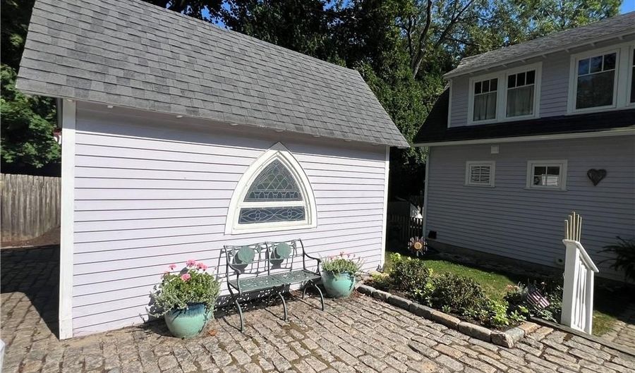 11 Harbor St, Jamestown, RI 02835 - 3 Beds, 3 Bath