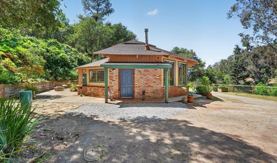 575 Snyder Ave, Aromas, CA 95004 - 3 Beds, 2 Bath