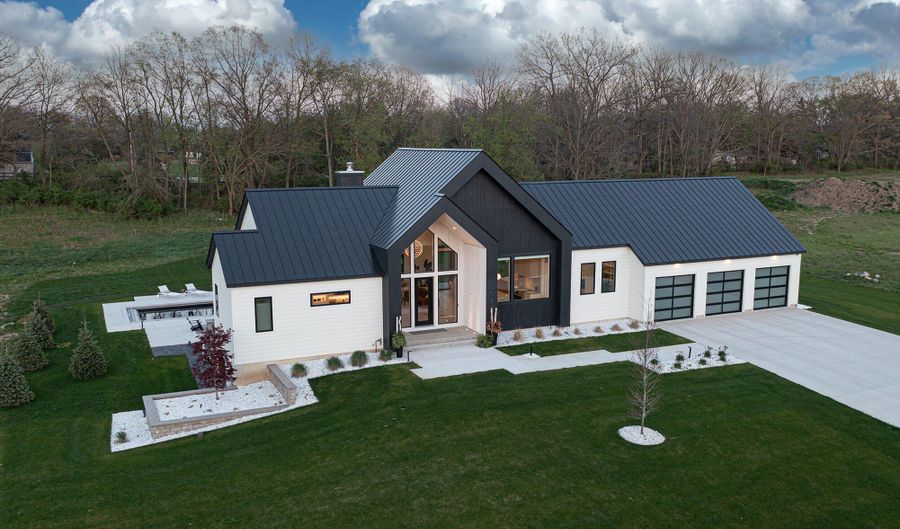 5044 Hickory Pointe Woods SE, Ada, MI 49301 - 4 Beds, 3 Bath