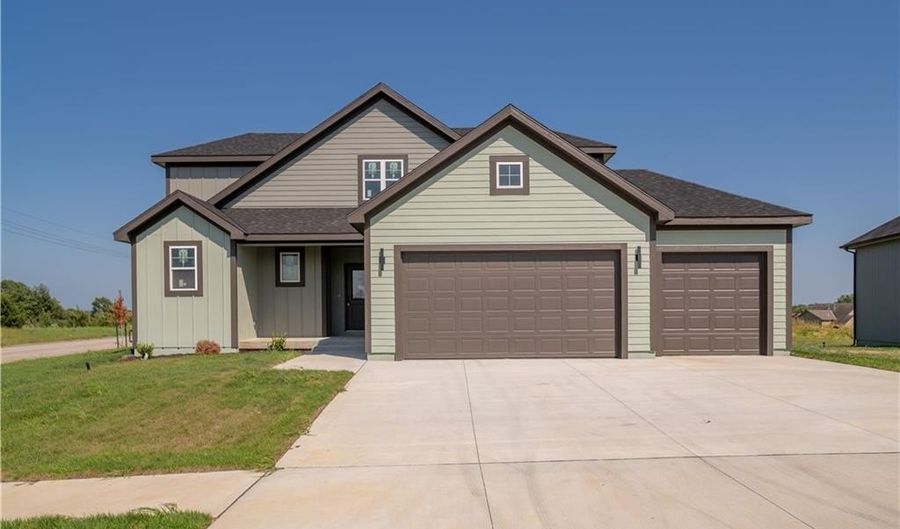 935 168th Ter, Basehor, KS 66007 - 3 Beds, 3 Bath
