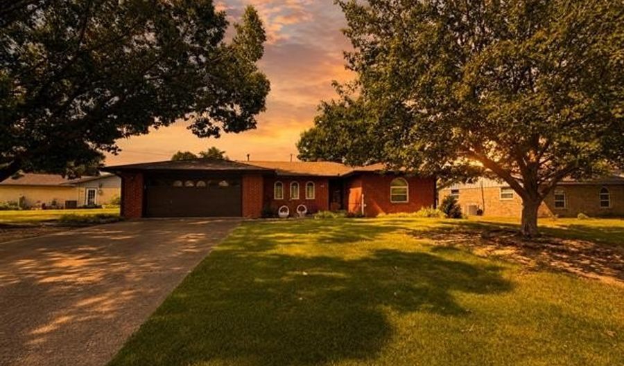 837 Concord Dr, Bartlesville, OK 74006 - 3 Beds, 2 Bath