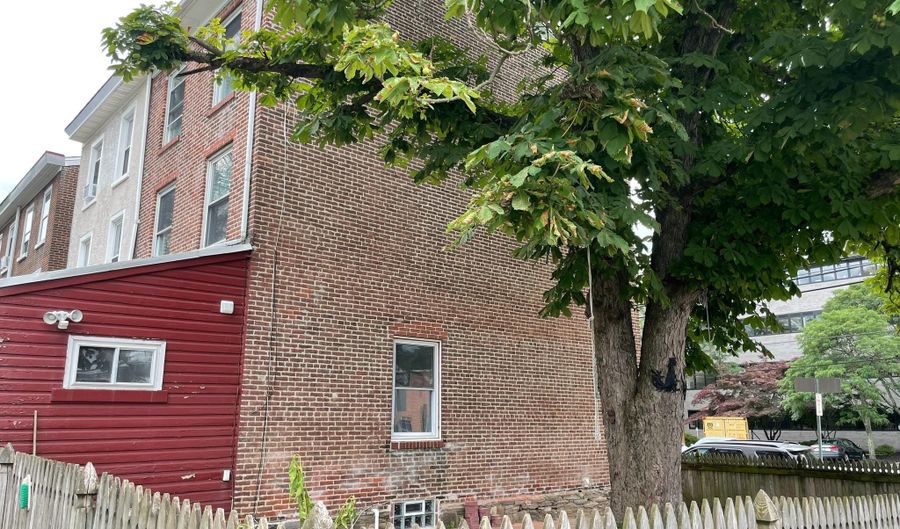 802 E ELM St, Conshohocken, PA 19428 - 4 Beds, 3 Bath