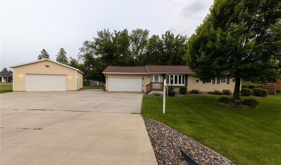 2303 9th Ave SW, Austin, MN 55912 - 3 Beds, 2 Bath