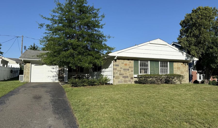 19 Courtland Ln, Aberdeen, NJ 07747 - 3 Beds, 2 Bath