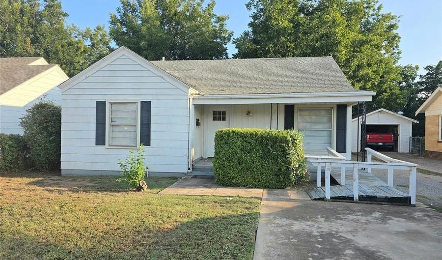 808 E Elm St, Altus, OK 73521 - 2 Beds, 1 Bath