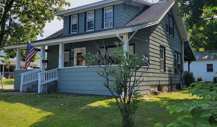 104 John St, Bennington, VT 05201 - 2 Beds, 1 Bath