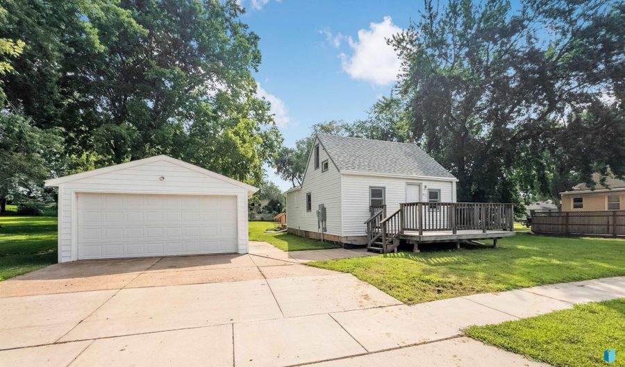 312 S 1st Ave, Brandon, SD 57005 - 2 Beds, 2 Bath