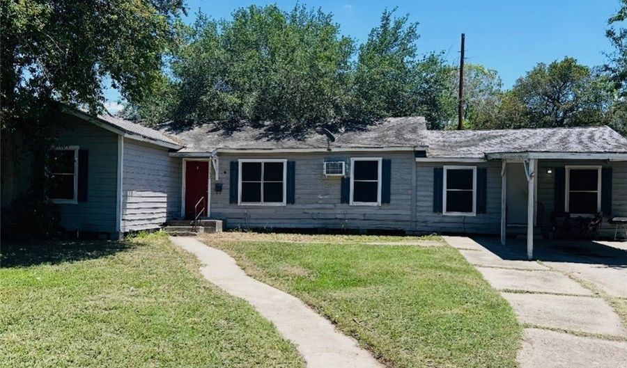 1152 E 4th St, Alice, TX 78332 - 3 Beds, 2 Bath